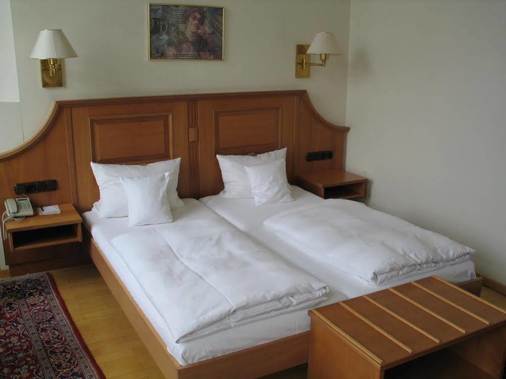 Hotel Roemischer Kaiser Trier Bagian luar foto